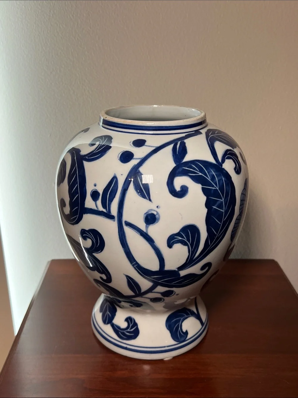 Vintage Blue and White Floral Chinoiserie Flower Vase - Picture 4 of 7